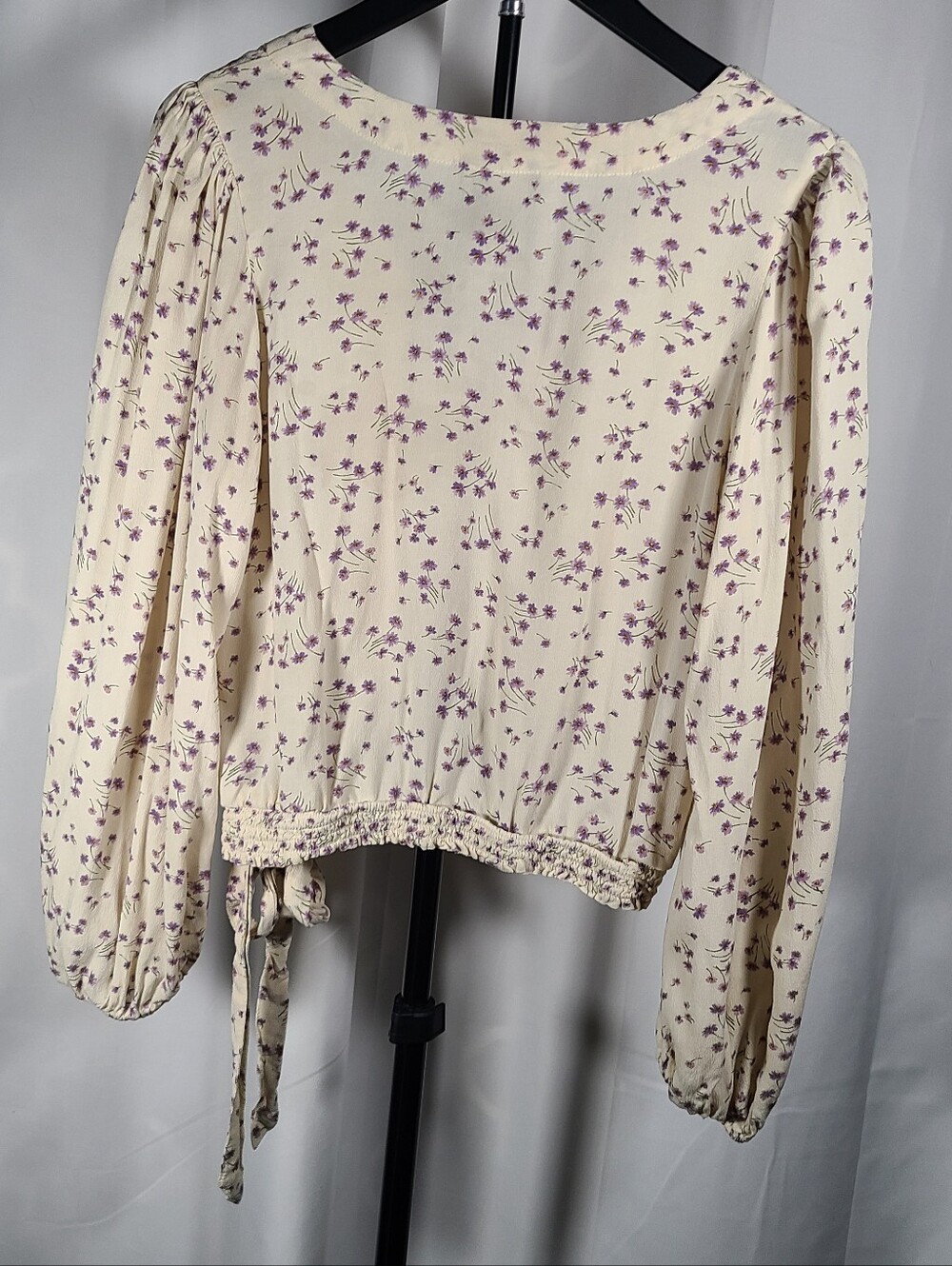 American Eagle Outfitters Cream Floral Wrap Blouse with Purple Print - Picture 2 of 3